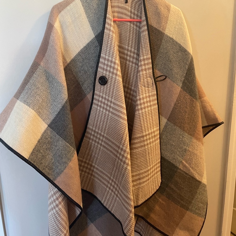 Twig and Arrow Cape